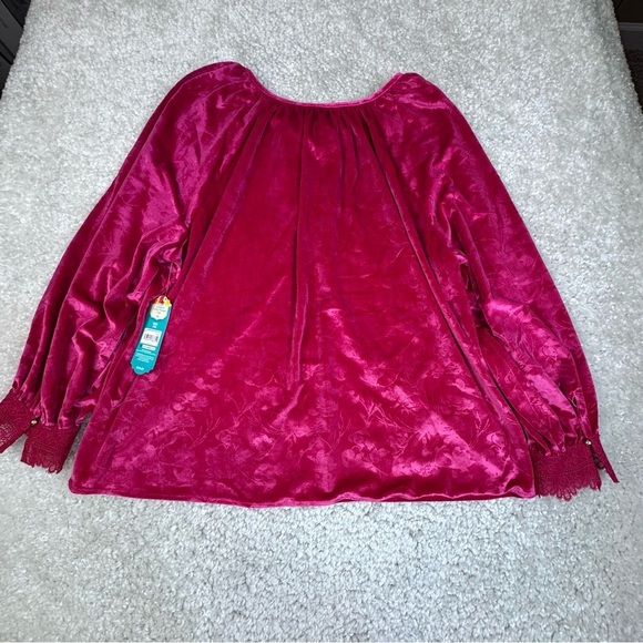 NWT pioneer woman stamped velvet peasant top. Red pink. Lace cuff XXXL - Picture 2 of 10